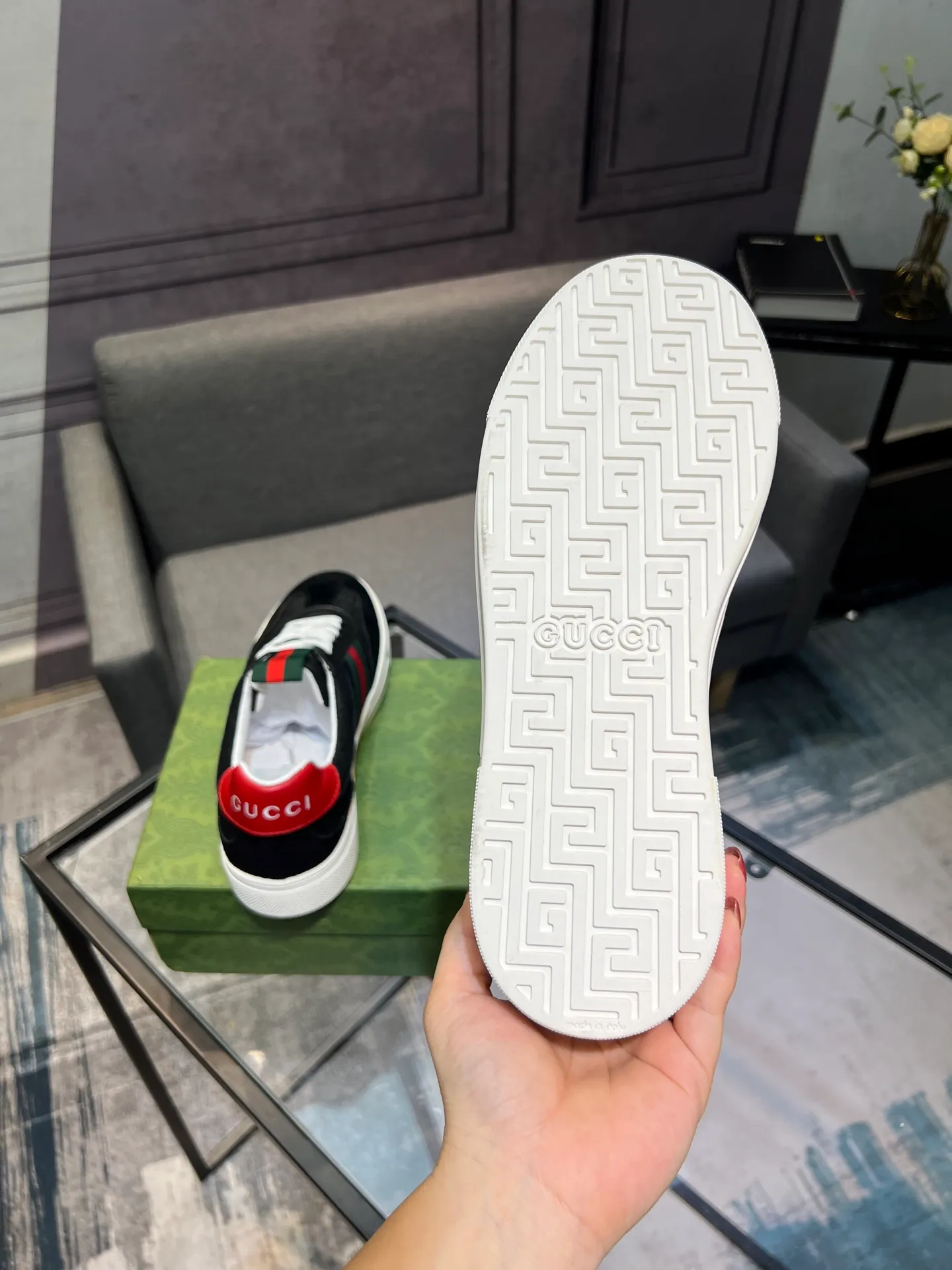 Men's Men's Shoes 💰440 Gucci Gucci's latest trendy shoes and casual shoes are popular in physical stores, new spring and summer comfortable imported custom original cowhide, unique jacquard fabric element design. With sheepskin lining, original bottom, 💪 details determine quality, you can enter and leave the counter at will, welcome to compare🇮🇹, code number 38-44 (45 customized)